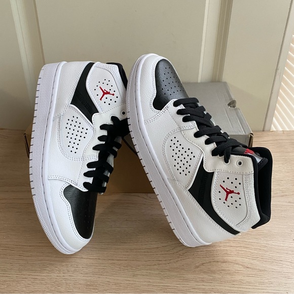 Nike Air Jordan Access White/Black/University Red Kids Sneakers- SZ 5.5, 6 - Picture 4 of 8